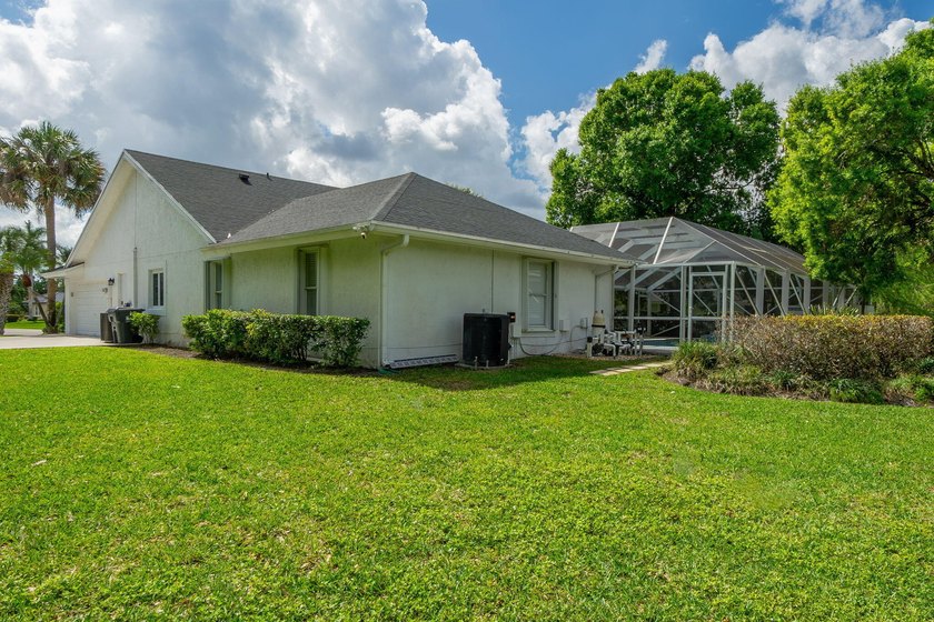 Gracefully situated on a quiet cul-de-sac within the exclusive - photo 48