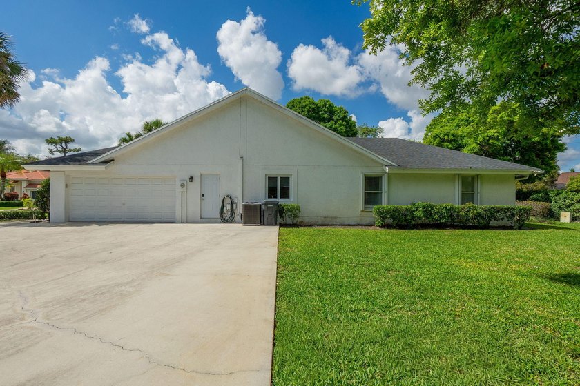 Gracefully situated on a quiet cul-de-sac within the exclusive - photo 49