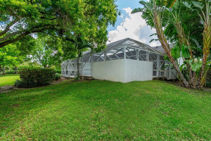 Gracefully situated on a quiet cul-de-sac within the exclusive - photo 50