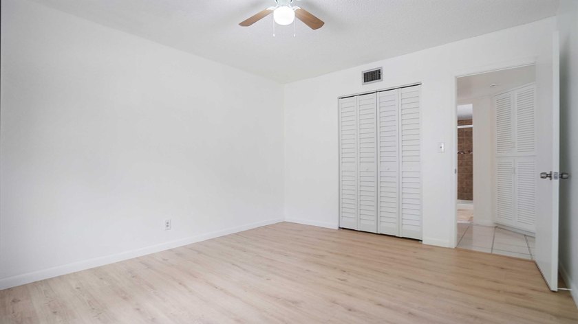 Beautiful peaceful courtyard view. Two bedroom /Two bath first - photo 12