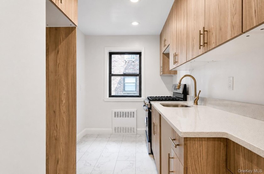 Welcome to CO-OP 2N at 50 Brompton Rd, set within a meticulously - photo 6