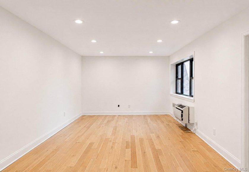 Welcome to CO-OP 2N at 50 Brompton Rd, set within a meticulously - photo 8
