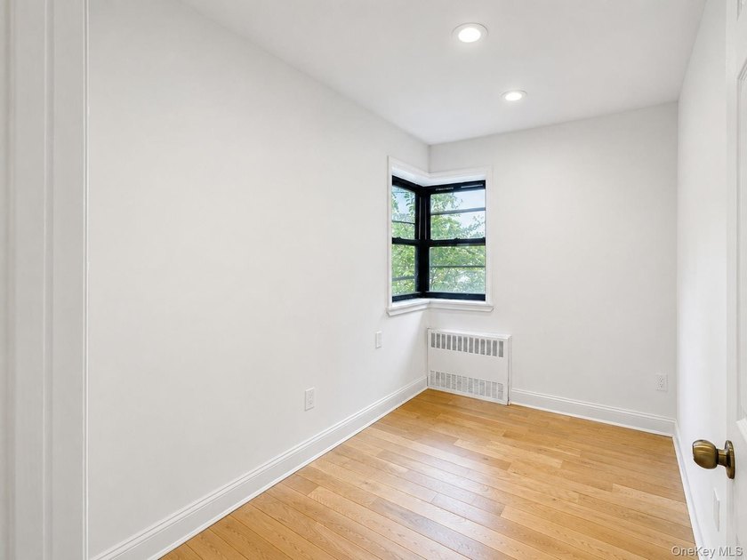 Welcome to CO-OP 2N at 50 Brompton Rd, set within a meticulously - photo 10