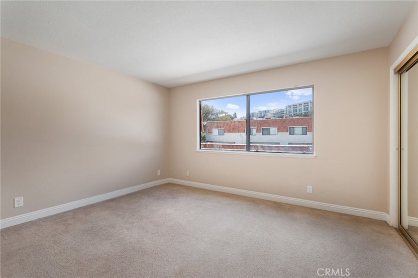 Welcome to this 2-bedroom, 2.5-bath townhouse located in the - photo 12
