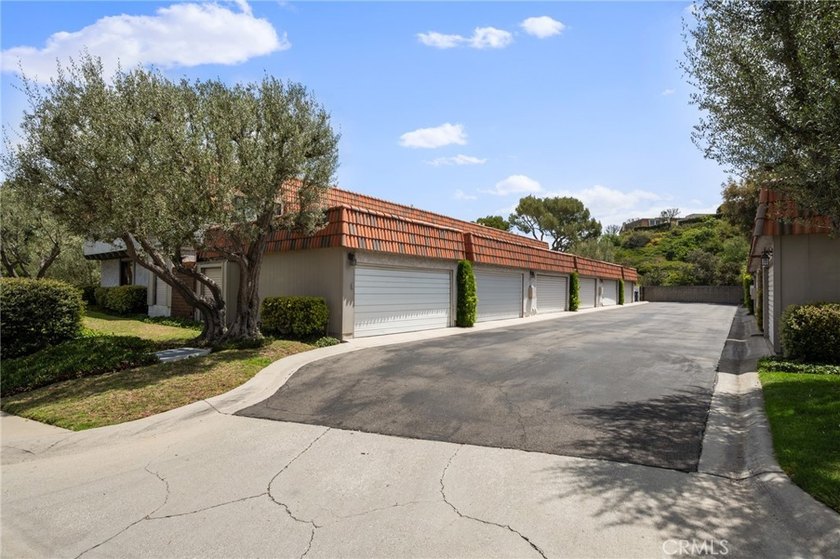 Welcome to this 2-bedroom, 2.5-bath townhouse located in the - photo 23
