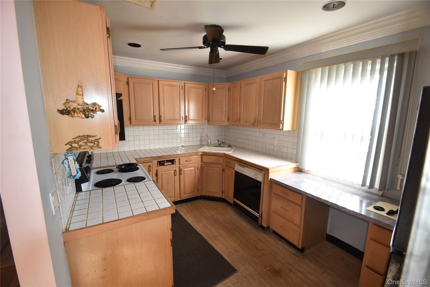 1 bedroom unit. Short sale pending bank approval, CASH DEALS - photo 4