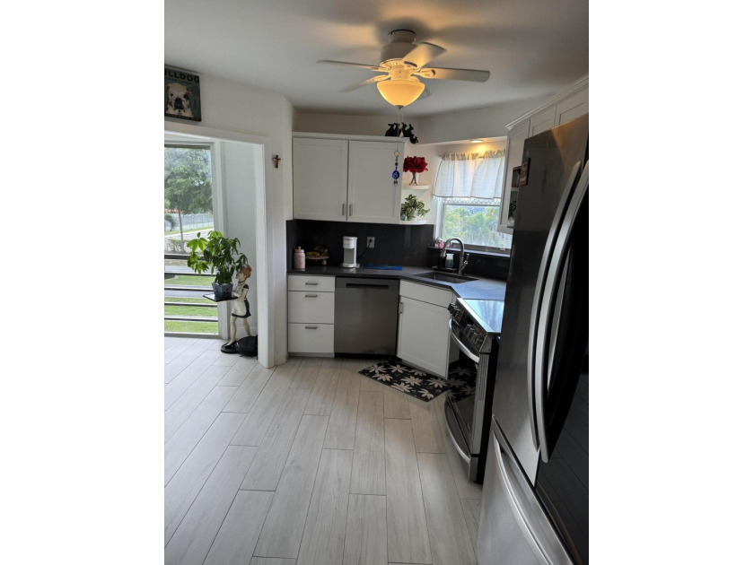UPDATED move in ready. Clean, bright and spacious 2 bedroom/2 - photo 3