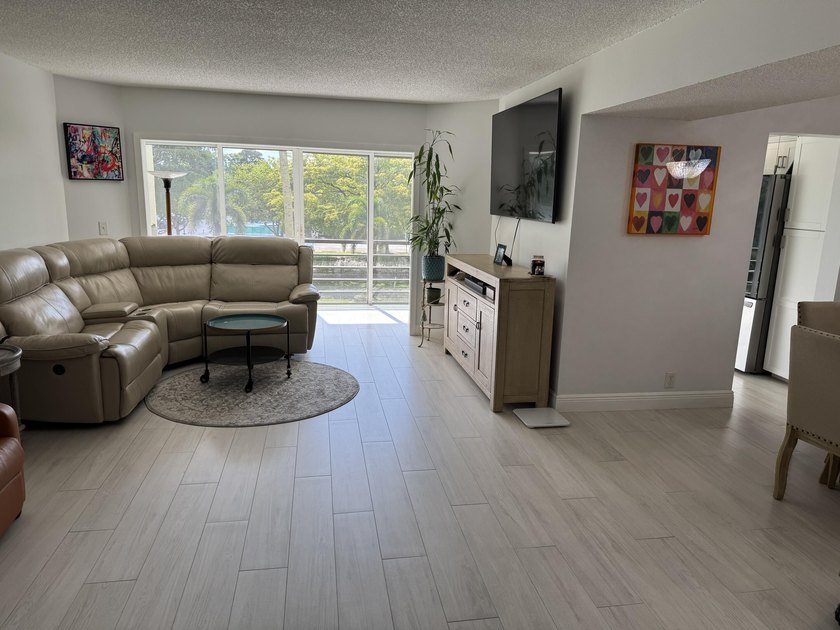 UPDATED move in ready. Clean, bright and spacious 2 bedroom/2 - photo 4