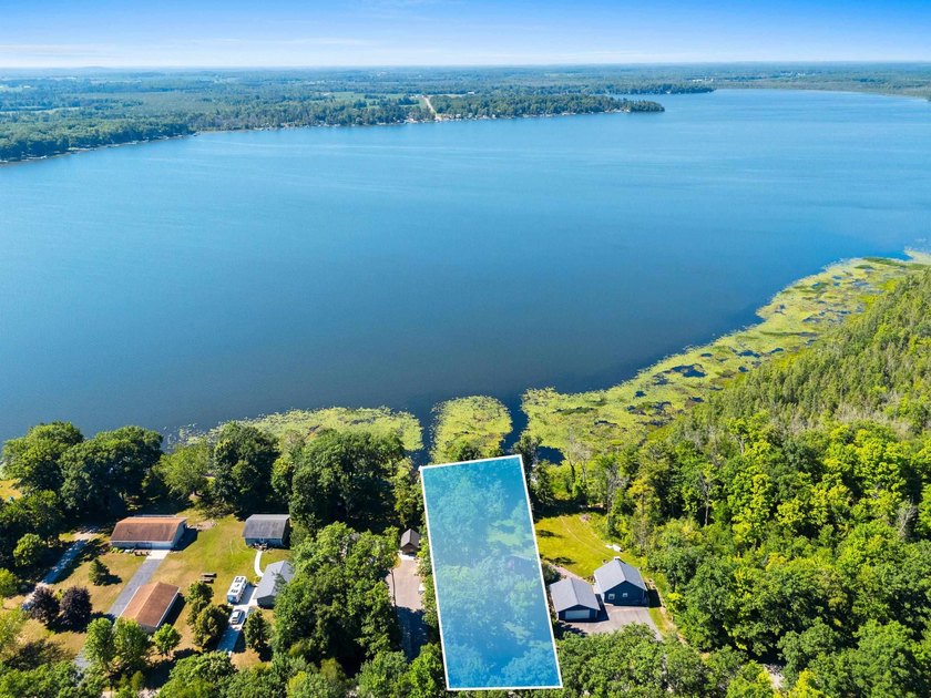 Experience the best of Northwoods living in a desirable home on - photo 3