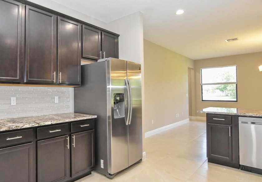 This is a 2019 Custom Built Home. Just freshly painted Interior - photo 6