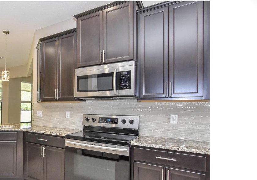 This is a 2019 Custom Built Home. Just freshly painted Interior - photo 7