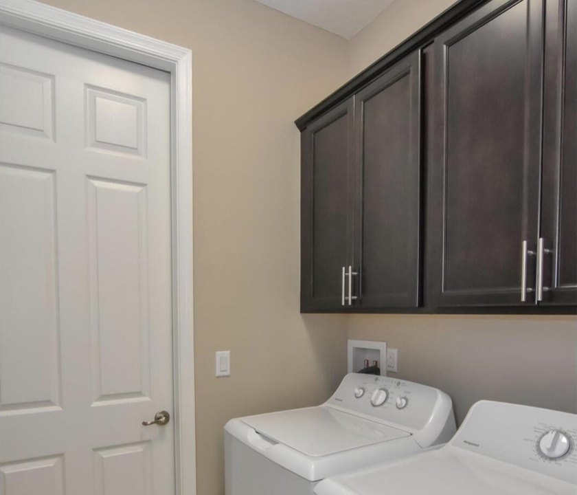This is a 2019 Custom Built Home. Just freshly painted Interior - photo 9