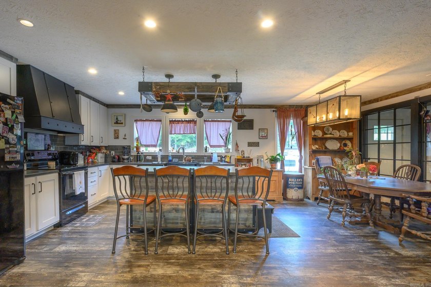 Nestled on just over 17 picturesque acres in Mount Ida, Arkansas - photo 10