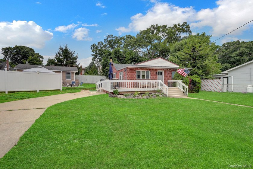 Come And See This Beautiful Updated 3 Bedroom, 1Bath, Living - photo 3