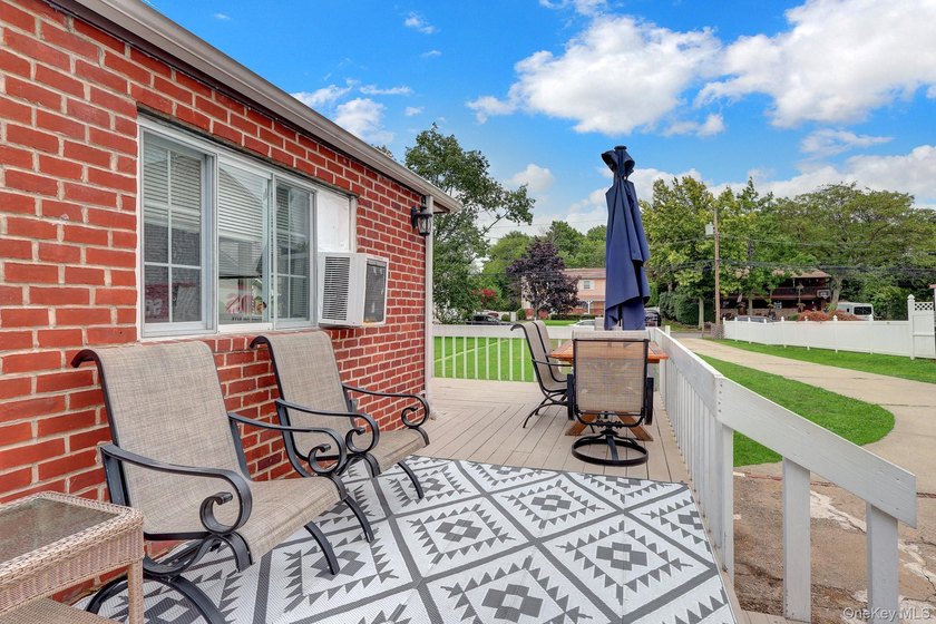 Come And See This Beautiful Updated 3 Bedroom, 1Bath, Living - photo 4