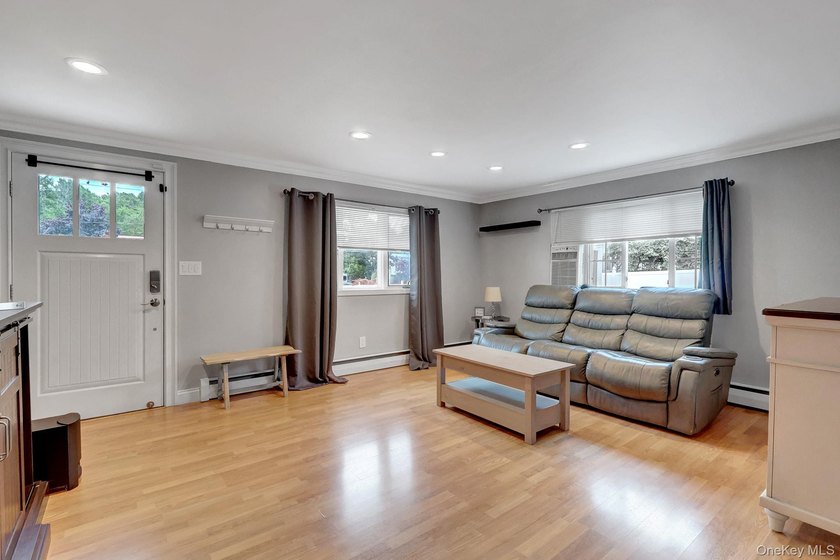 Come And See This Beautiful Updated 3 Bedroom, 1Bath, Living - photo 6