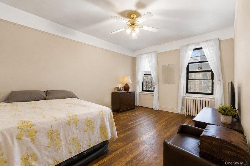 Spacious Two-Bedroom Home with Formal Dining Room in Crown - photo 7