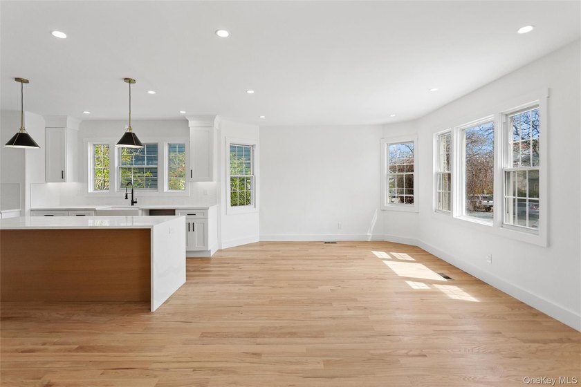 Beautifully renovated and exceptionally spacious, this stunning - photo 15