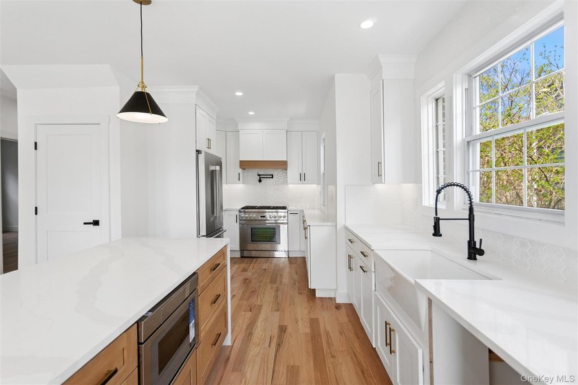 Beautifully renovated and exceptionally spacious, this stunning - photo 19