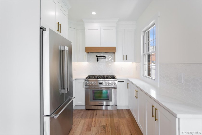 Beautifully renovated and exceptionally spacious, this stunning - photo 20