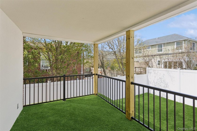 Beautifully renovated and exceptionally spacious, this stunning - photo 25