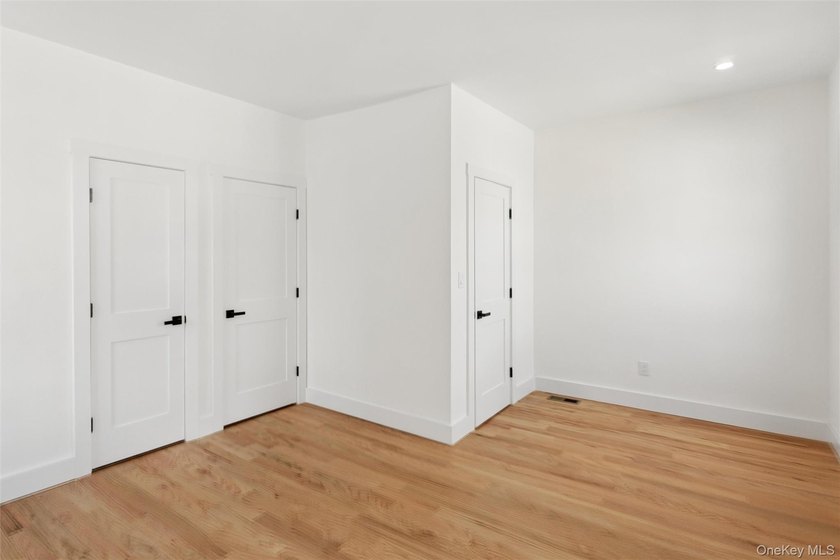 Beautifully renovated and exceptionally spacious, this stunning - photo 27