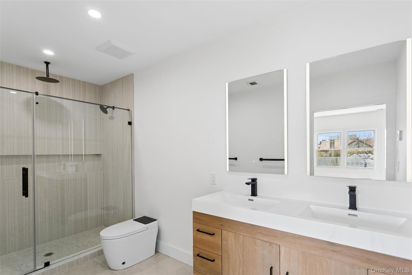 Beautifully renovated and exceptionally spacious, this stunning - photo 33