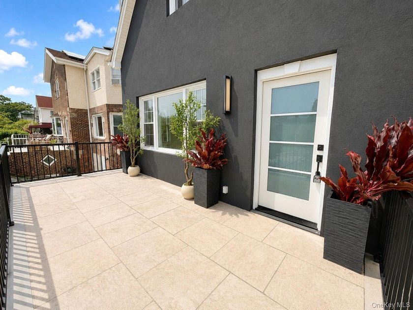 Beautifully renovated and exceptionally spacious, this stunning - photo 45