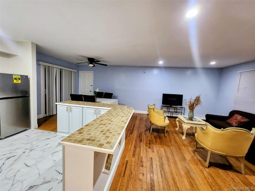 Beautifully Updated Open-Floor-Plan Ranch-RECENTLY RENOVATED TO - photo 4