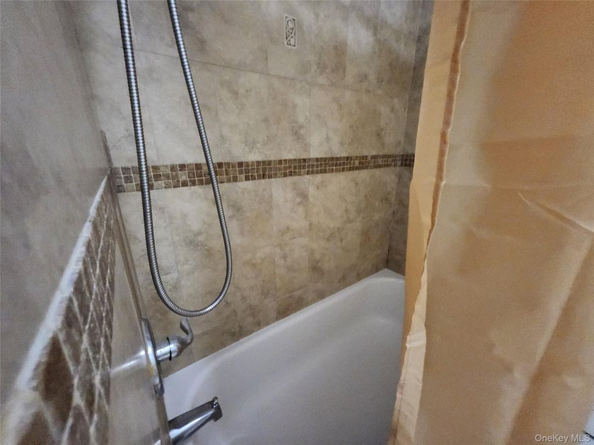 Beautifully Updated Open-Floor-Plan Ranch-RECENTLY RENOVATED TO - photo 8