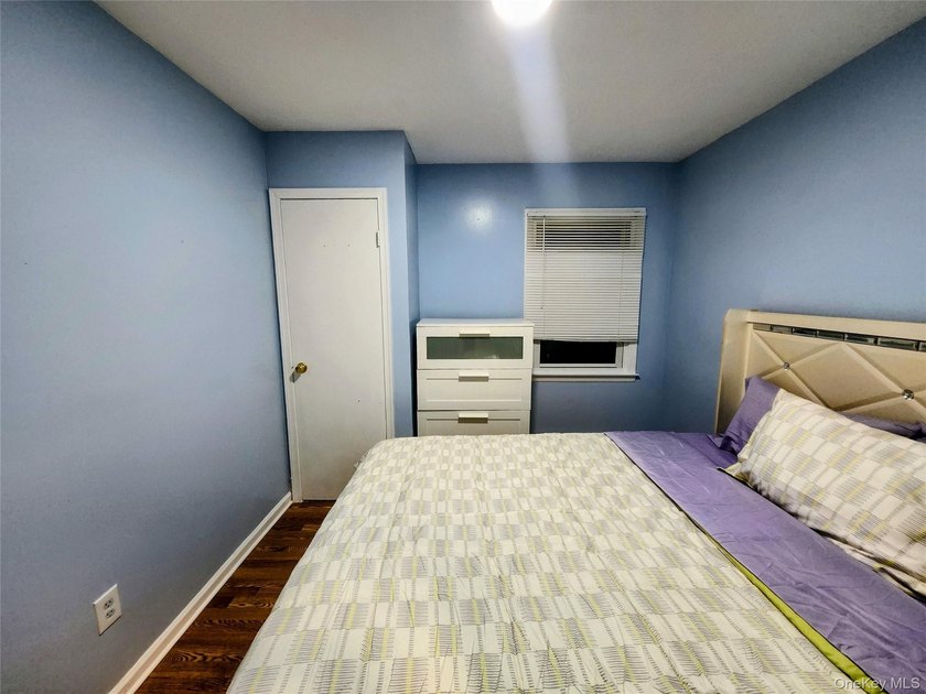 Beautifully Updated Open-Floor-Plan Ranch-RECENTLY RENOVATED TO - photo 10