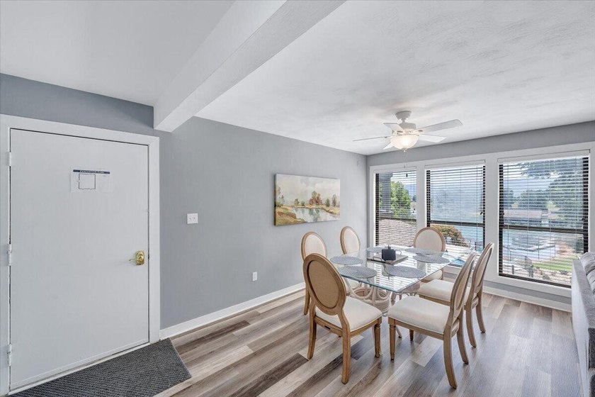 Move in ready and fully furnished 2BR, 2BA waterfront condo with - photo 6