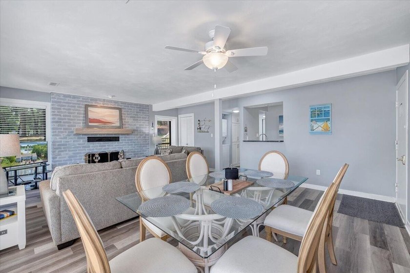 Move in ready and fully furnished 2BR, 2BA waterfront condo with - photo 9
