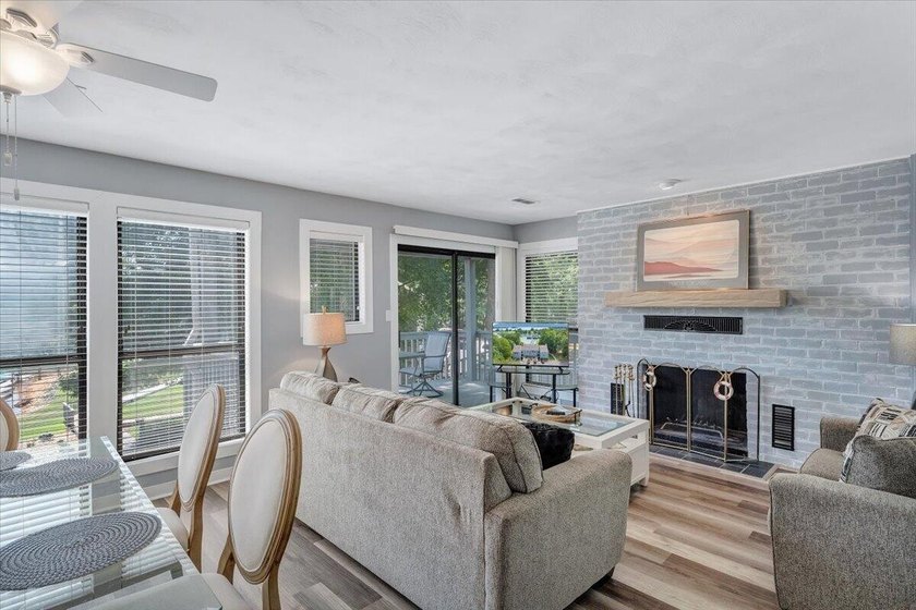 Move in ready and fully furnished 2BR, 2BA waterfront condo with - photo 10