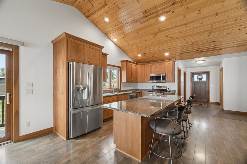 Experience waterfront living in this beautiful Lake Winnebago - photo 6