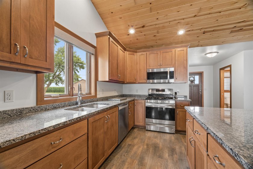 Experience waterfront living in this beautiful Lake Winnebago - photo 7