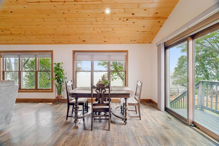 Experience waterfront living in this beautiful Lake Winnebago - photo 9