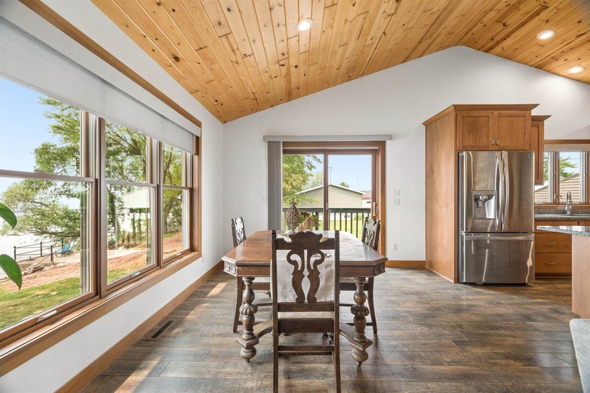Experience waterfront living in this beautiful Lake Winnebago - photo 10