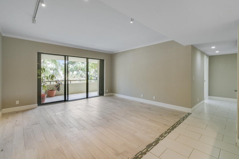 Luxurious Move-in Ready, Updated Waterfront Condo in Harbor - photo 15