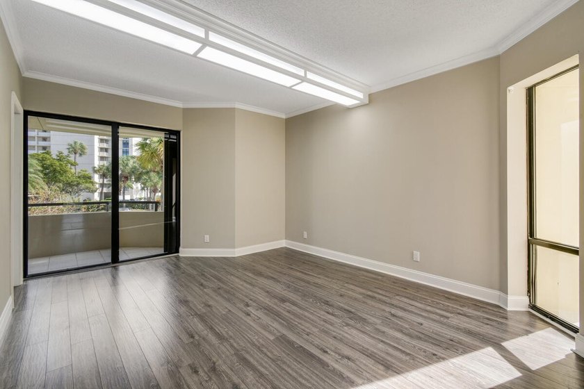 Luxurious Move-in Ready, Updated Waterfront Condo in Harbor - photo 19