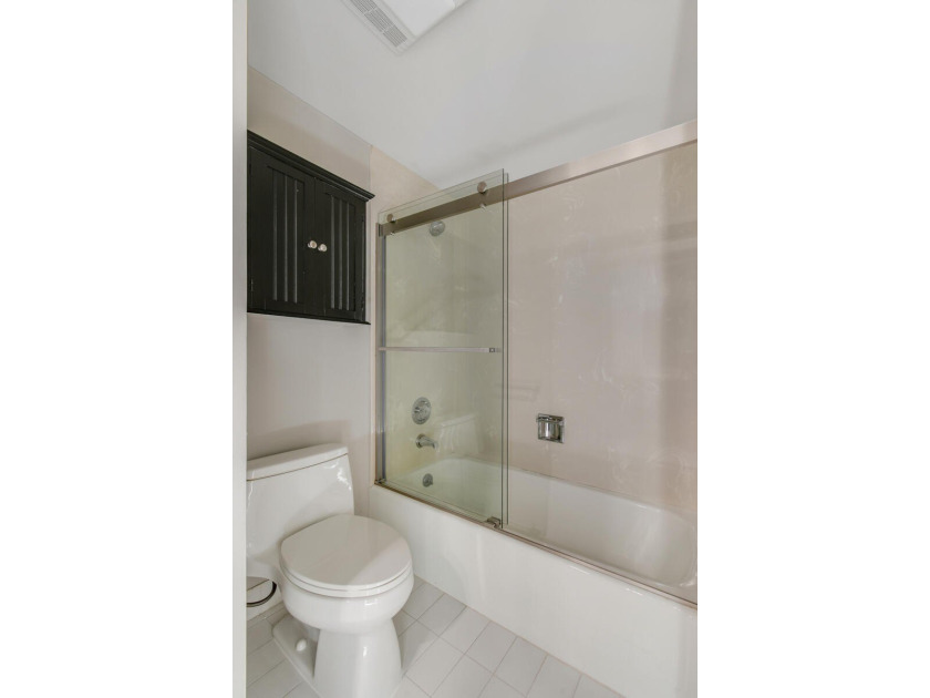 Luxurious Move-in Ready, Updated Waterfront Condo in Harbor - photo 25