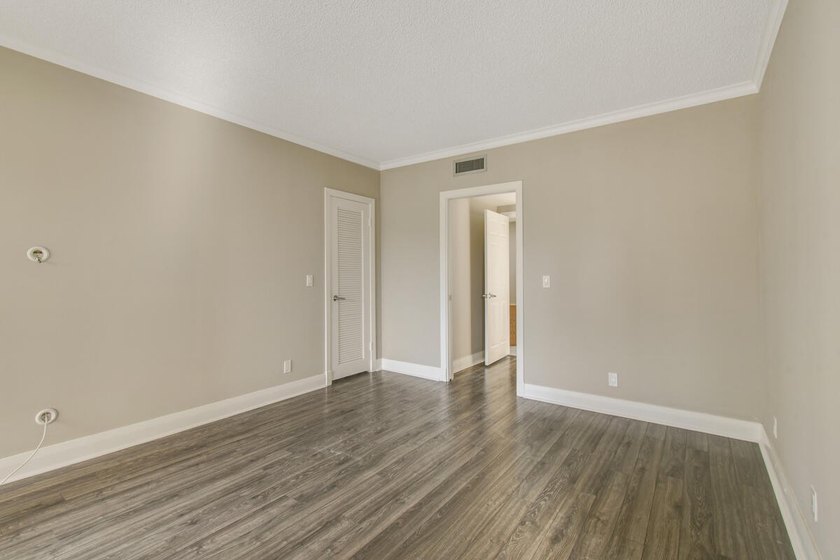 Luxurious Move-in Ready, Updated Waterfront Condo in Harbor - photo 26