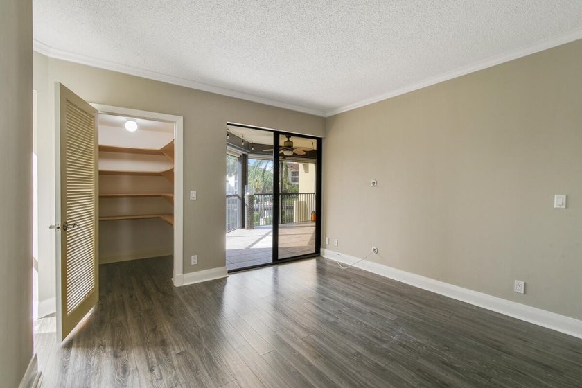 Luxurious Move-in Ready, Updated Waterfront Condo in Harbor - photo 27