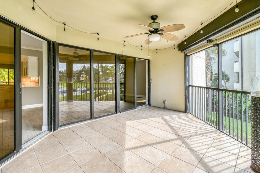 Luxurious Move-in Ready, Updated Waterfront Condo in Harbor - photo 30