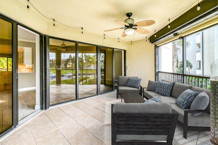 Luxurious Move-in Ready, Updated Waterfront Condo in Harbor - photo 31