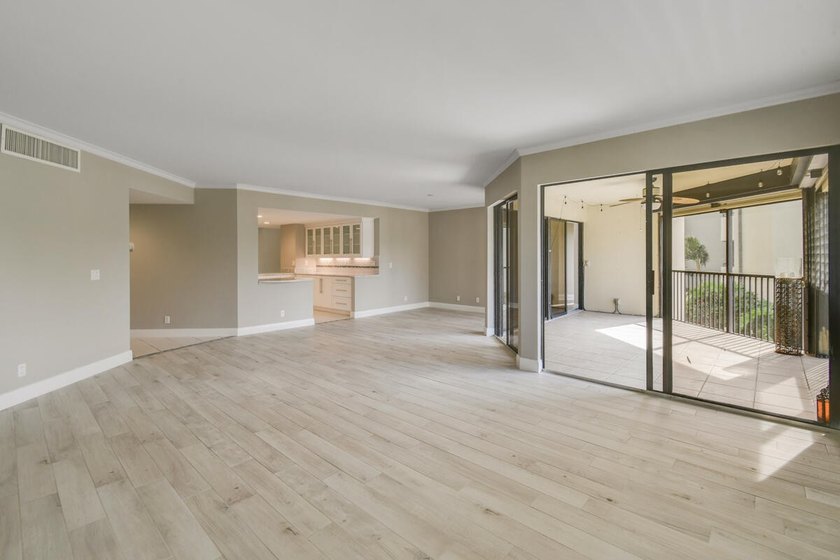 Luxurious Move-in Ready, Updated Waterfront Condo in Harbor - photo 38