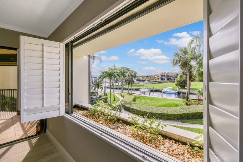 Luxurious Move-in Ready, Updated Waterfront Condo in Harbor - photo 40