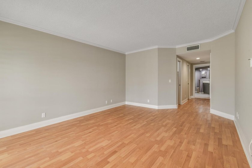 Luxurious Move-in Ready, Updated Waterfront Condo in Harbor - photo 45