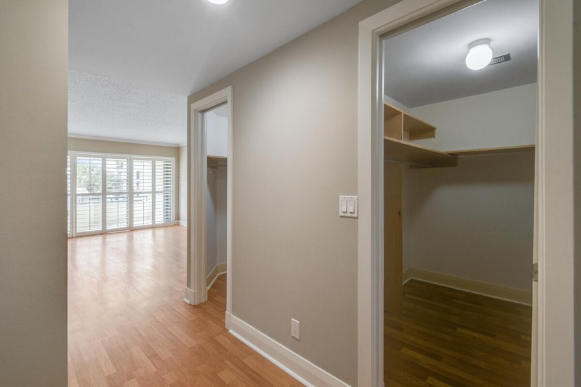 Luxurious Move-in Ready, Updated Waterfront Condo in Harbor - photo 47