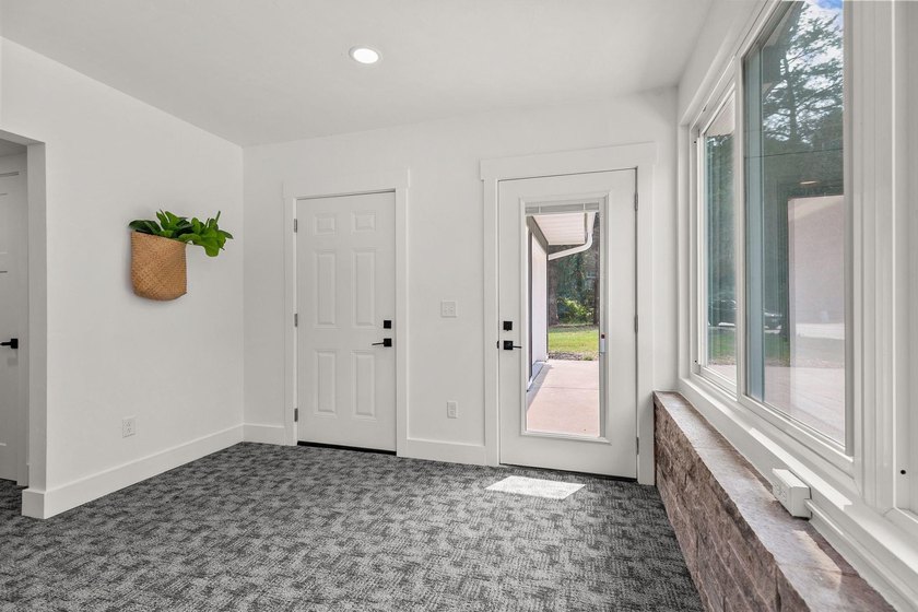 Stunning fully remodeled ranch in a prime location! This 1,638 - photo 6